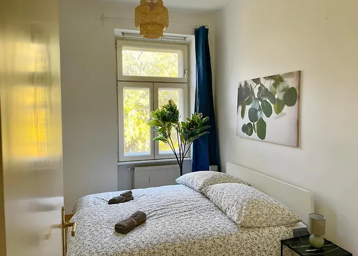100m2 Flat With Balcony Near Mariahilferstrasse - Free Parking