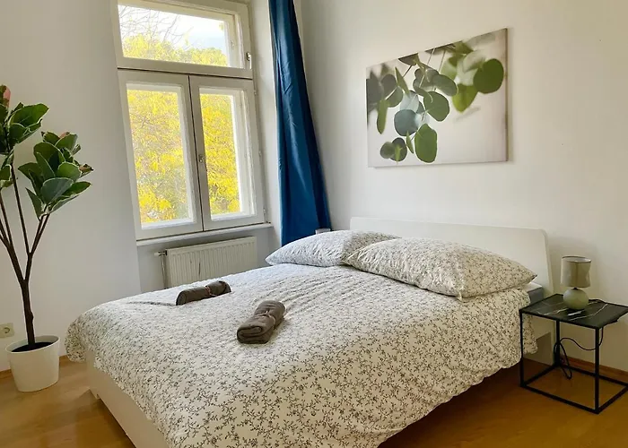 100m2 Flat With Balcony Near Mariahilferstrasse - Free Parking Apartment *