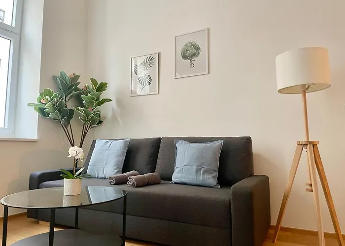 100m2 Flat With Balcony Near Mariahilferstrasse - Free Parking *