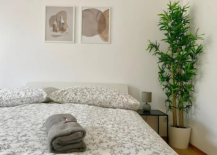100m2 Flat With Balcony Near Mariahilferstrasse - Free Parking *