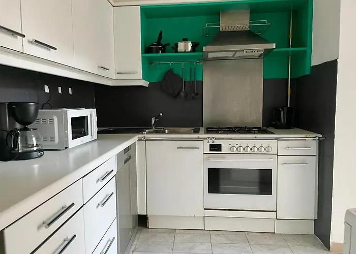 100m2 Flat With Balcony Near Mariahilferstrasse - Free Parking Apartment *