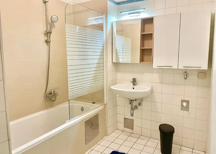 100m2 Flat With Balcony Near Mariahilferstrasse - Free Parking *